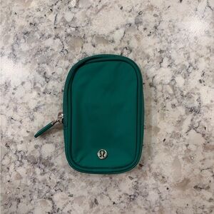 lululemon athletica Kelly Green nano clippable pouch